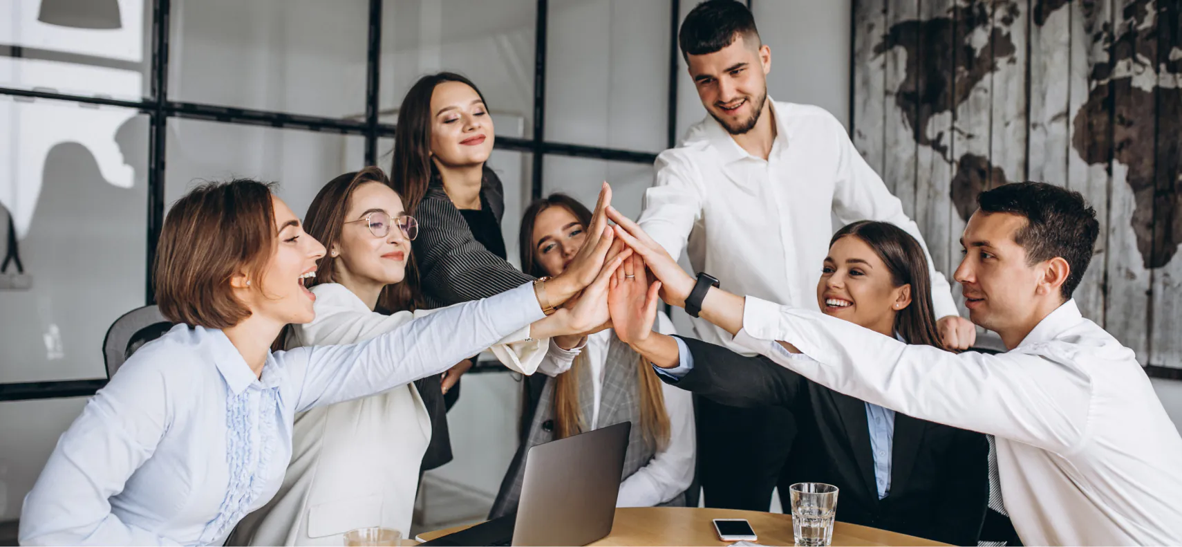 Equipo de Financia tu Gym estudiando una operación